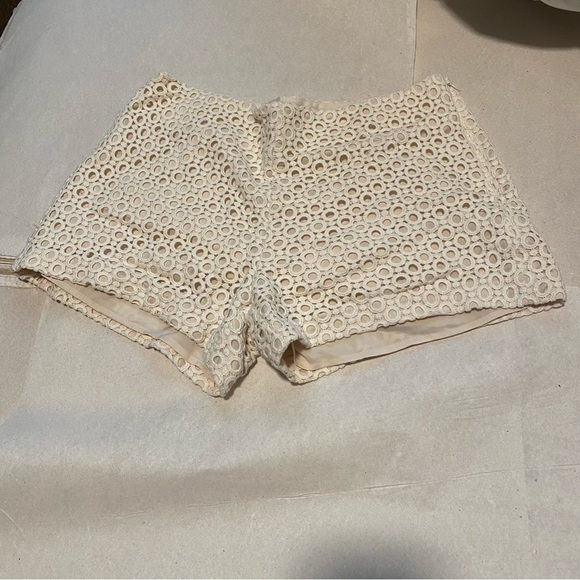 Banana Republic Cream Lace Shorts 8 - Picture 1 of 11